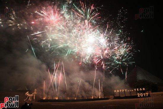 2017-01-01 New Year's celebration in Egypt at the Giza Pyramids - Happy New Year 2017 Youm7