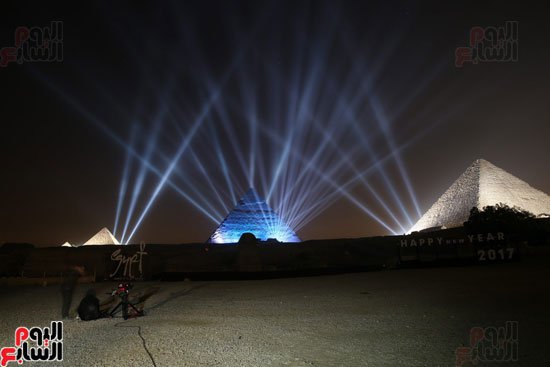 2017-01-01 New Year's celebration in Egypt at the Giza Pyramids - Happy New Year 2017 Youm7
