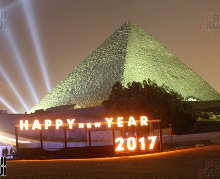 2017-01-01 New Year's celebration in Egypt at the Giza Pyramids - Happy New Year 2017 Youm7