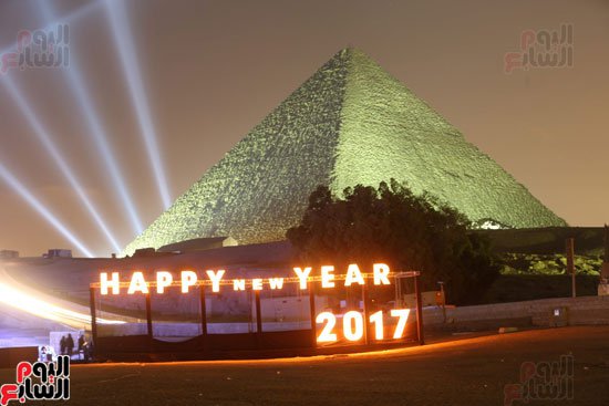 2017-01-01 New Year's celebration in Egypt at the Giza Pyramids - Happy New Year 2017 Youm7