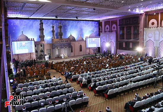 The attendees of Islamic clerics attending Pope Francis and Grand Imam Ahmed El-Tayeb;s speech in Cairo at Al-Azhar University International Conference of Peace (source: Al-Ahram)