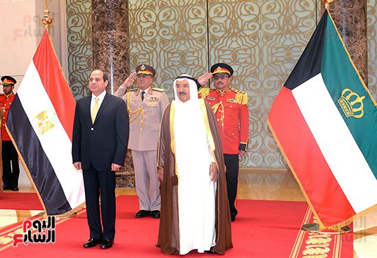 2017-05-07 President El-Sisi received in Kuwait by Emir Al-Sabah with official welcome Youm7