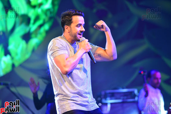 2017-08-12 Luis Fonsi Despacito performing at the Summer Tropical Party of the Mediterranean in Egypt Youm7 01