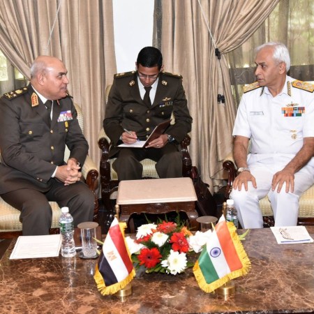 2017-11-19 Egyptian Minister of Defense Sedki Sobhy in India Discussion
