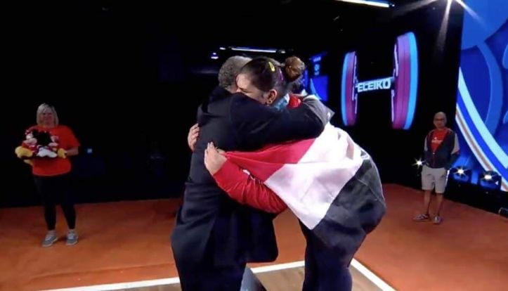 2017-12-07 Egyptian women weightlifting celebrate medal at world championship 2017 Youm7