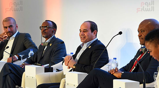 2017-12-10 President of Egypt and African leaders during Africa 2017 summit in Sharm El Sheikh Youm7 03