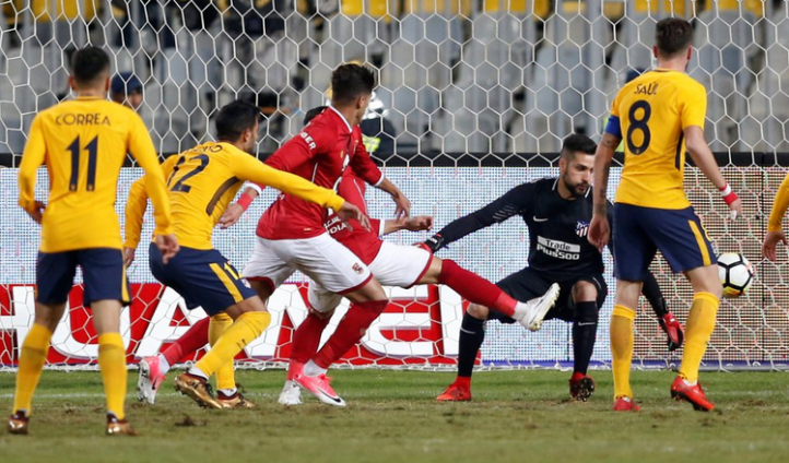 2017-12-31 Al-Ahly scores against Atletico Madrid friendly match for peace at Alexandria 2017 - Reuters