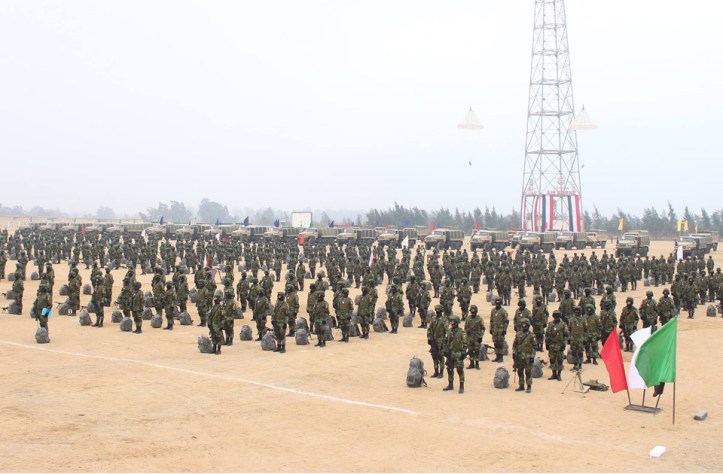 2018-02-10 Egyptian paratroopers getting ready to be deployed - couter-terrorism operation 2018 Al-Ahram