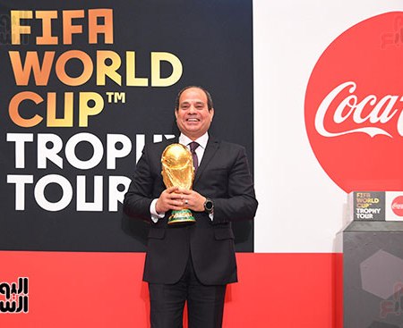2018-03-15 President Elsisi of Egypt holding the Fifa World Cup during its tour in Cairo Youm7
