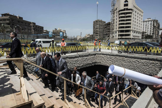 2018-04-30 French Minister FA Le Drian and Egyptian Officials Cairo Metro Tour 03 - Youm7
