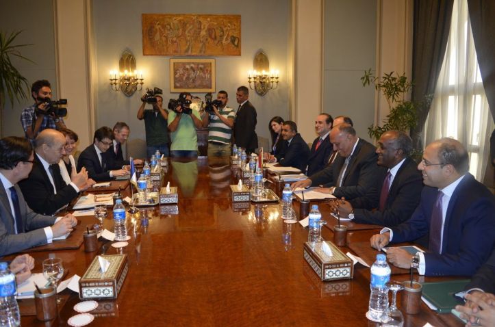 2018-04-30 French Minister FA Le Drian and Egyptian Sameh Shoukry roundtable Cairo 01 - Youm7