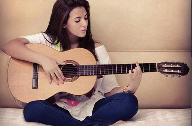 2019-01-04 donia samir ghanem on the guitar