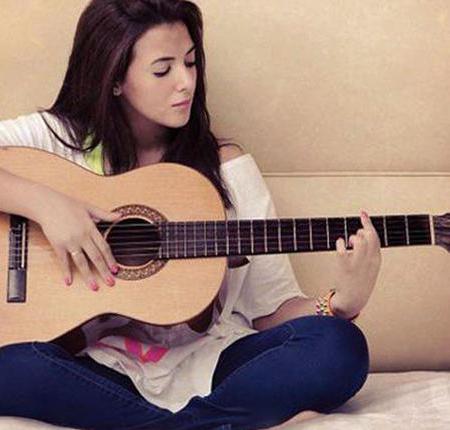 2019-01-04 donia samir ghanem on the guitar