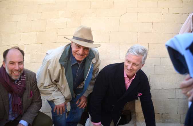 2019-01-14 belgium king goes inside the great sphinx of giza 01