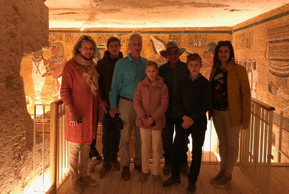 2019-01-14 belgium royal family in luxor tombs during 2019 new year holiday 01
