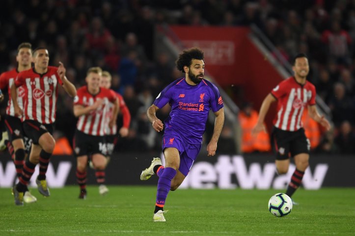 2019-04-08 Egypt Salah scores 50th goal in English premier league 03 - all players run behind - Twitter