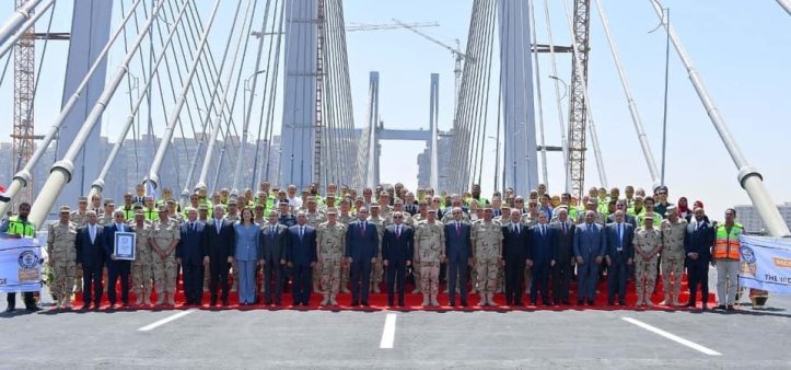 2019-05-17 President of Egypt ElSisi opens Rod El Farag axis suspended bridge with contractors and officials