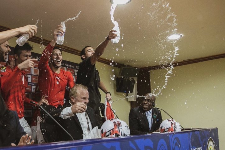 2019-11-26 Egypt AFCON U23 African Football Cup - Egypt Final Press Conference celebrate 02