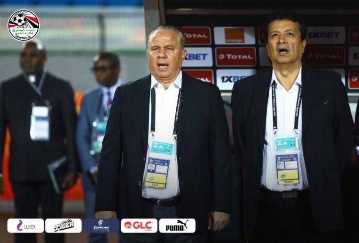 2019-11-26 Egypt AFCON U23 African Football Cup - Egypt team coach Shawky Gharib sing anthem 04