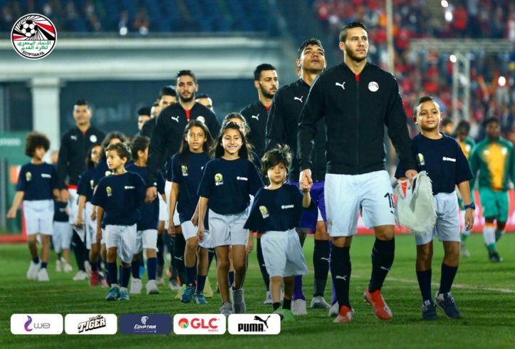 2019-11-26 Egypt AFCON U23 African Football Cup - Egyptian Team and kids 02