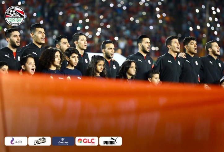 2019-11-26 Egypt AFCON U23 African Football Cup - Egyptian Team and kids sing anthem 04