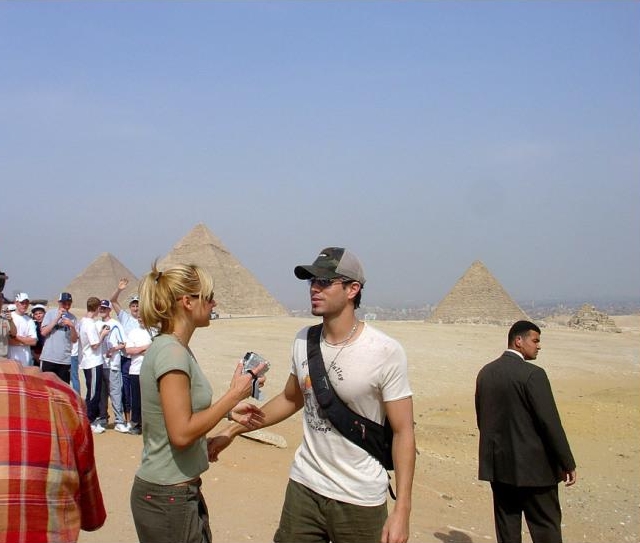 2021-05-17 Spanish Popstar Enrique Iglesias at the Giza Pyramids of Egypt