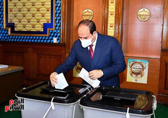 2021-08-29 Egypt President Elsisi Casting his vote in Parliament Elections 2020 02